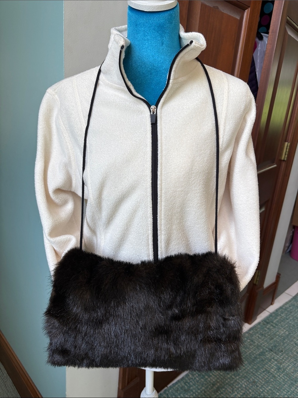 Hand Warmer  Muff   Faux fur
Around the neck string keeper
Brown black  adult